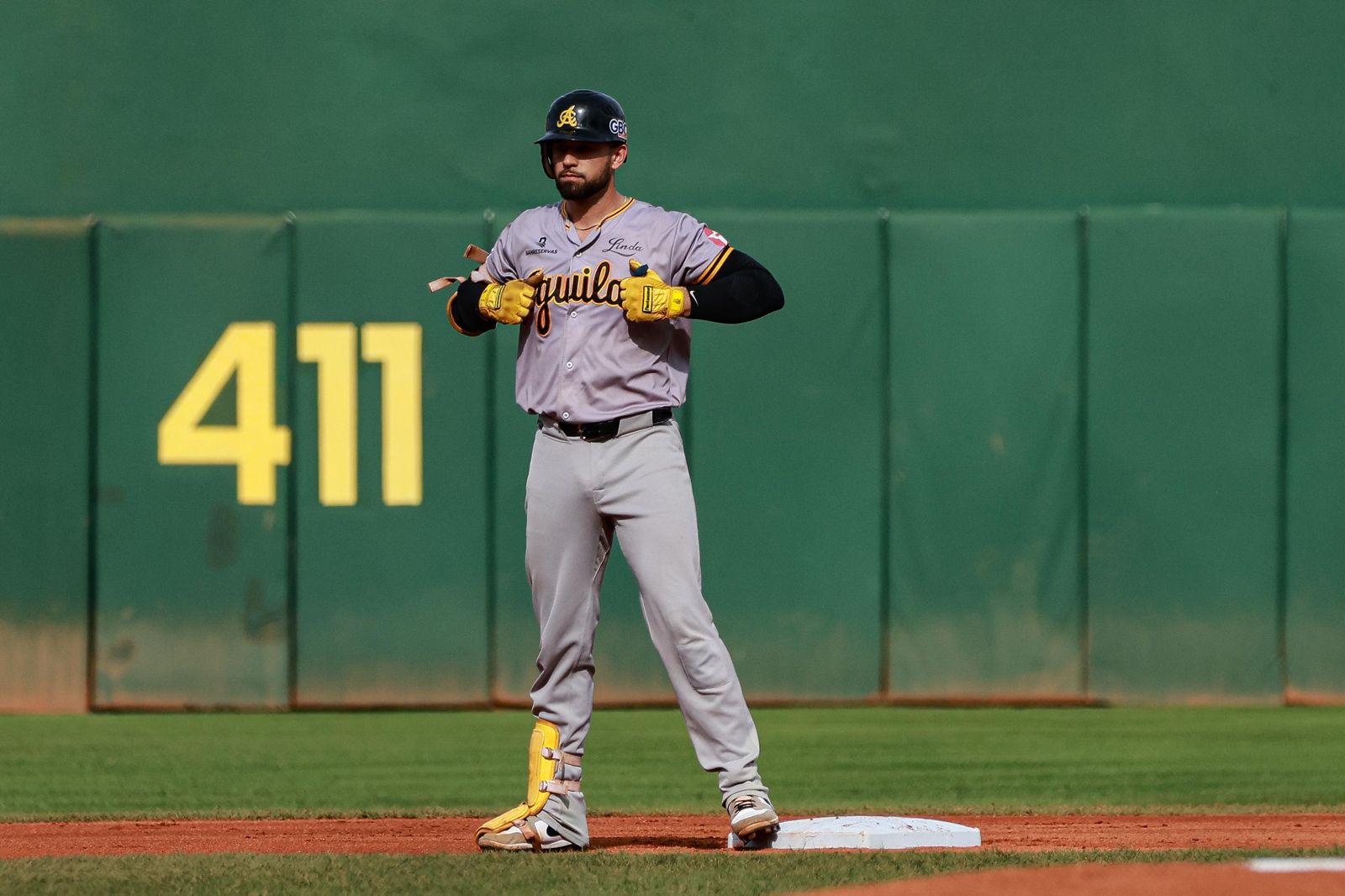 Águilas propinan octava derrota al hilo de Leones