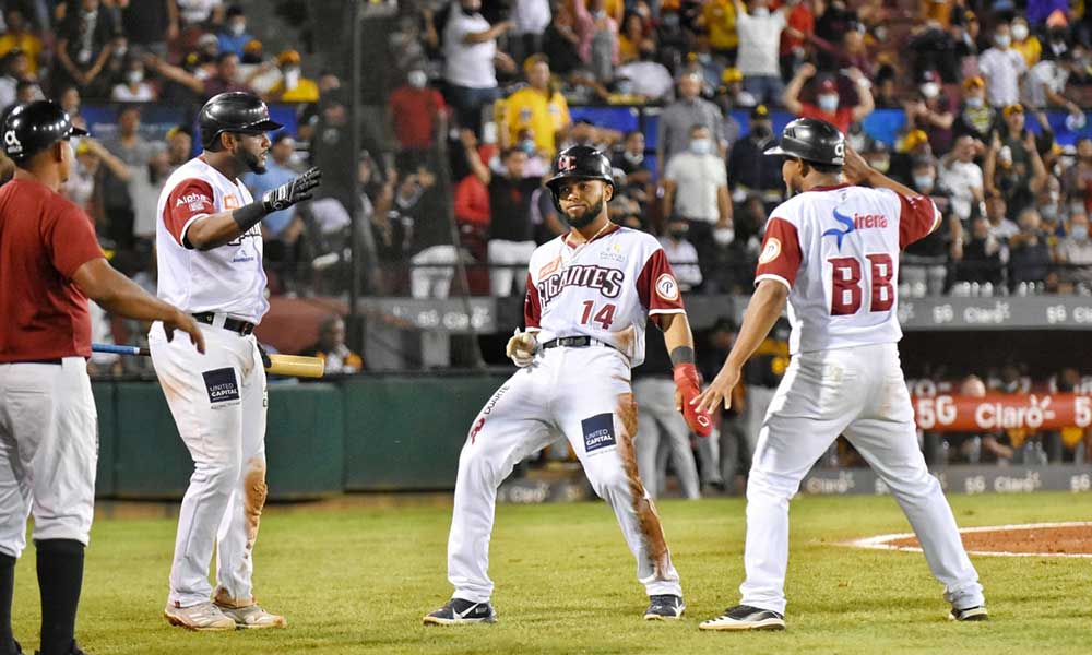 Gigantes vencen a Estrellas y ambos conjuntos empatan en el primer puesto de Lidom