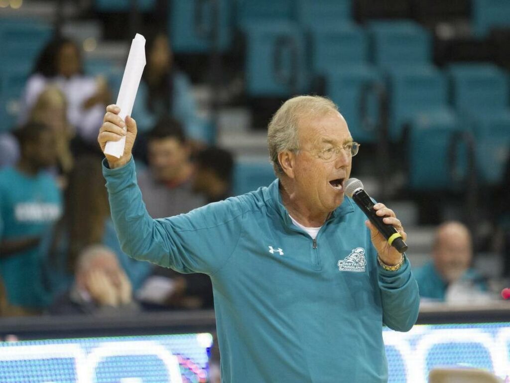 Cliff Ellis anuncia su retiro del baloncesto