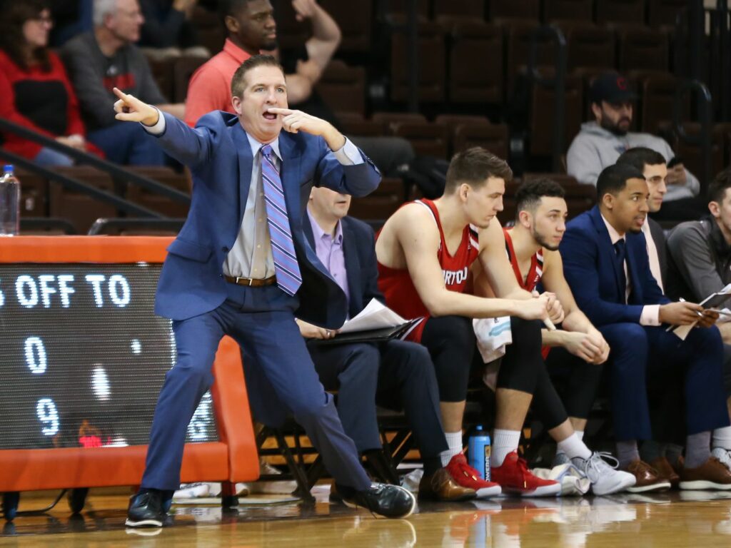 John Gallagher renuncia como dirigente de Hartford