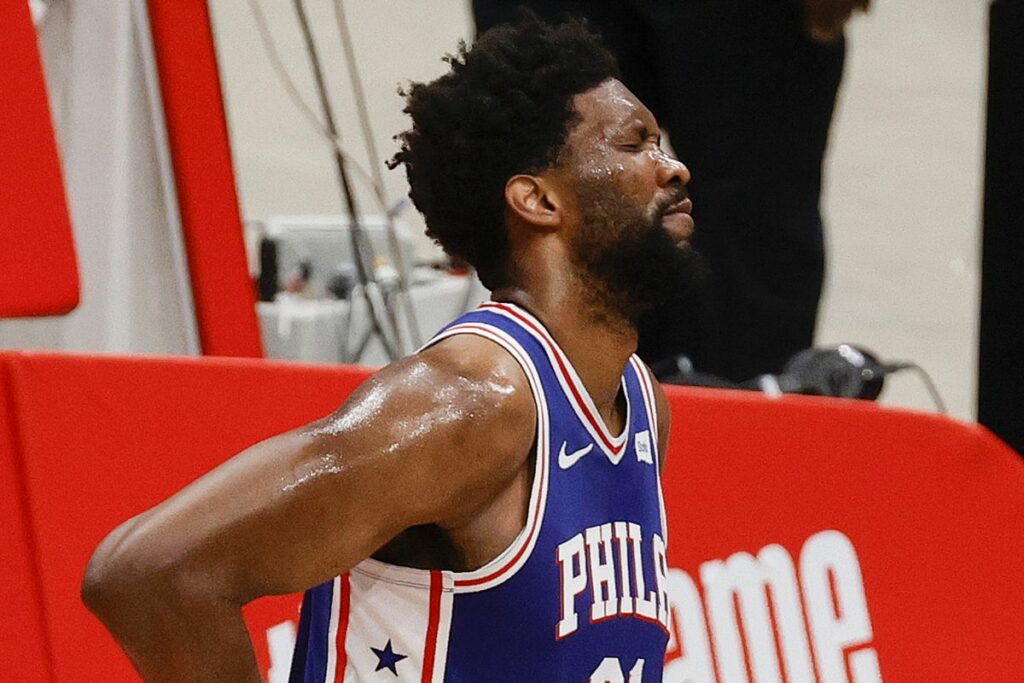 Embiid dice adiós a la temporada tras lesión en el menisco