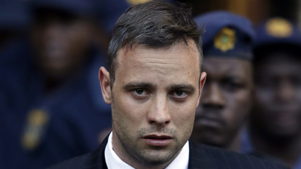 Oscar Pistorius recibe libertad condicional tras diez años de matar a su novia