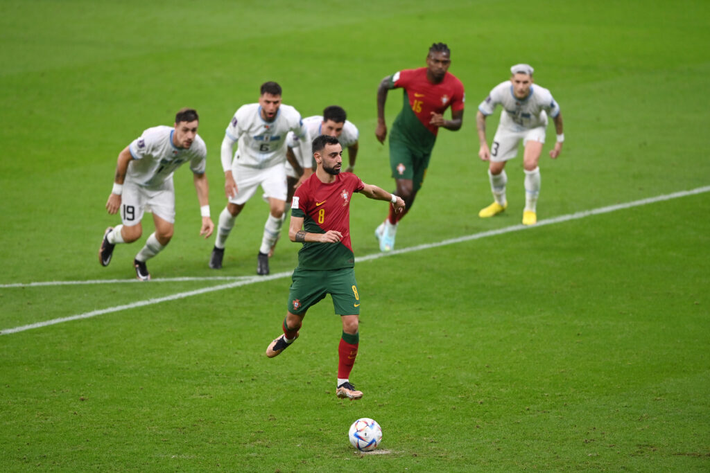 Doblete de Bruno Fernandes pone a Portugal en octavos de final