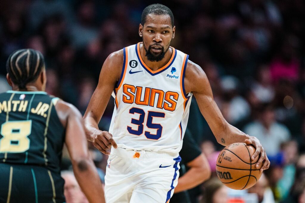 Kevin Durant brilla en su debut con los Suns
