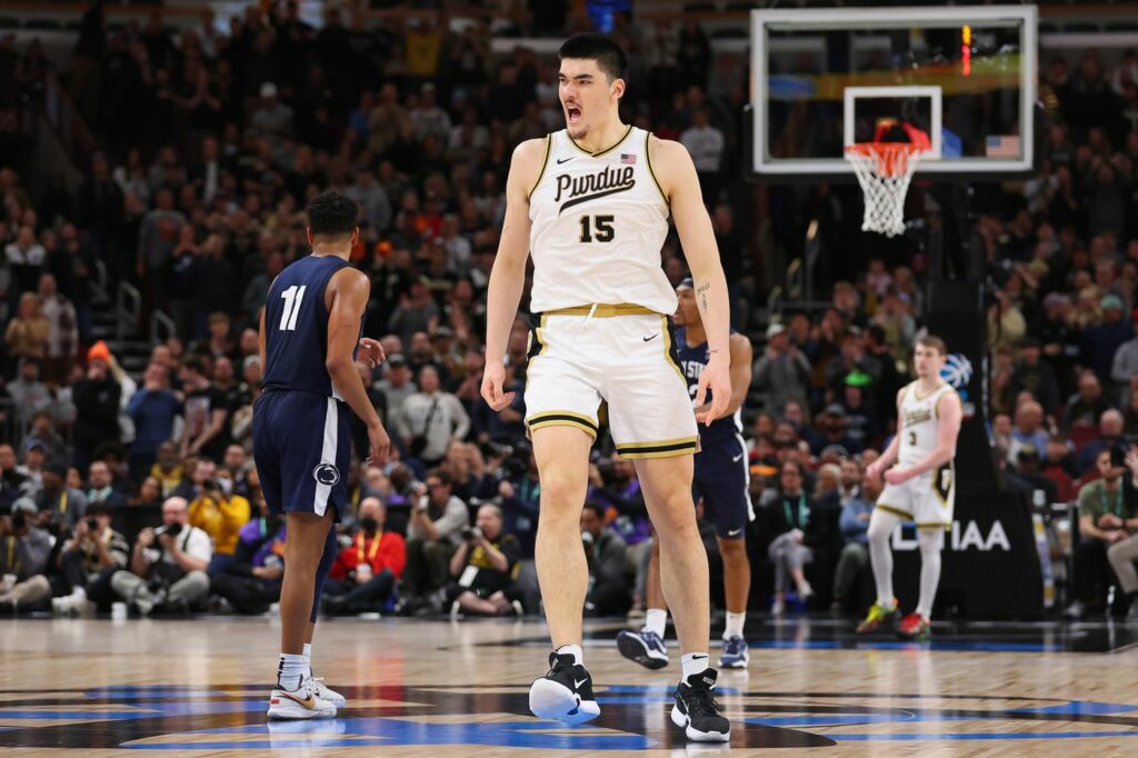 Zach Edey lidera triunfo de Purdue sobre Wisconsin