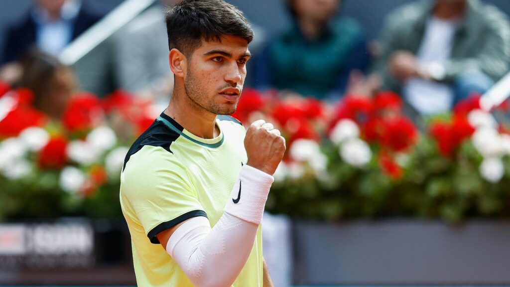Alcaraz sigue a paso firme en Madrid, avanza a octavos de final