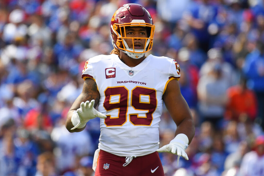 Chase Young no debutará en esta semana