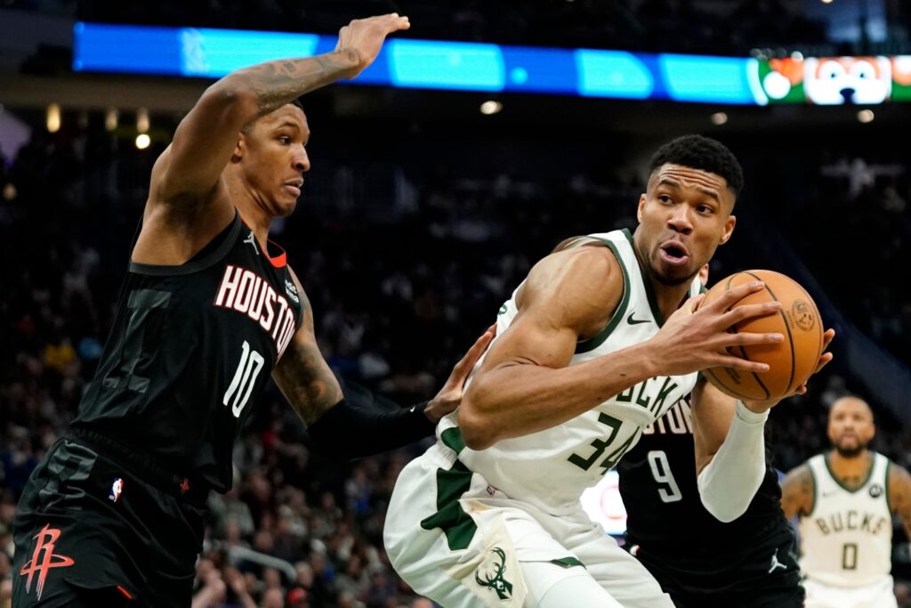 Antetokounmpo lidera a los Bucks sobre Rockets