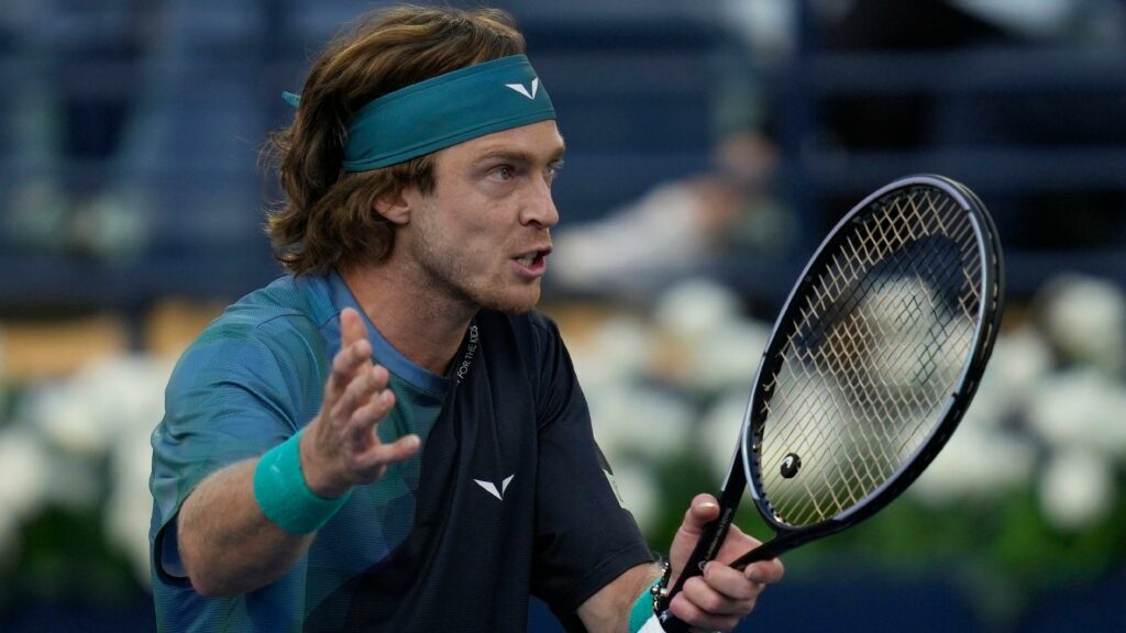 Andrey Rublev fuera del Abierto de Dubai
