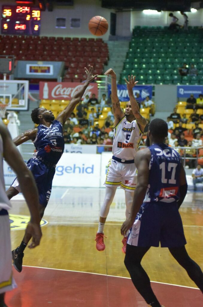 Victor Liz debuta con triunfo sobre Marineros
