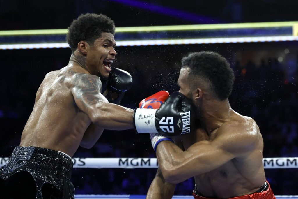 Shakur Stevenson derrota al dominicano De Los Santos y se proclama campeón del CMB