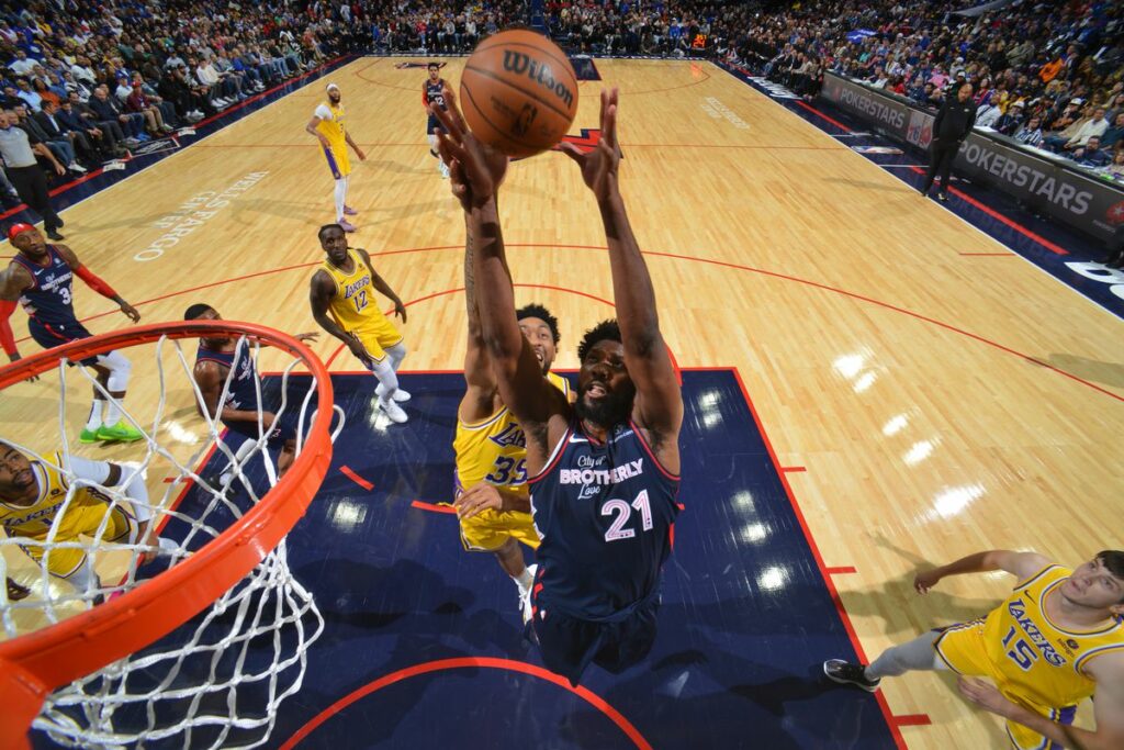 Sixers propinan peor derrota en la carrera de Lebron