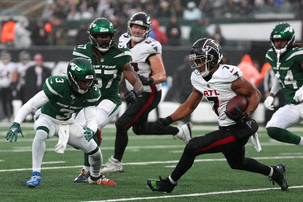Falcons vencen a Jets y se afianza con el liderato de la NFC Sur