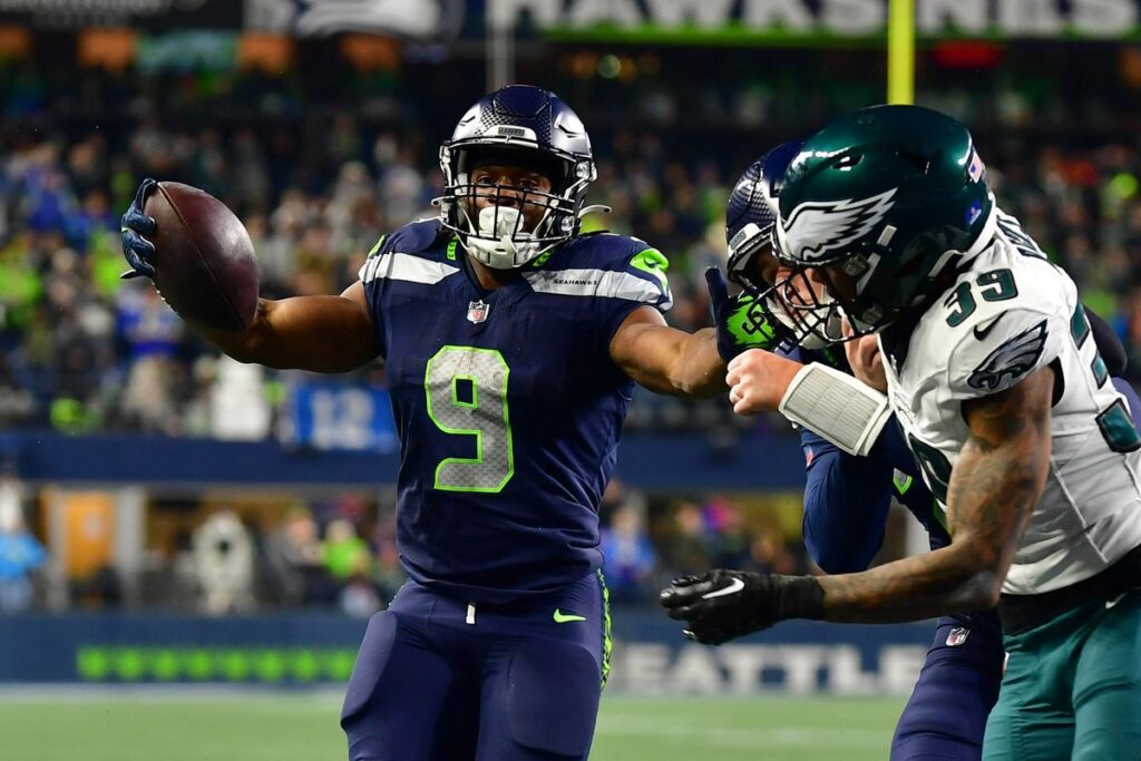 Seahawks se mantienen en lucha de playoffs tras vencer a los Eagles