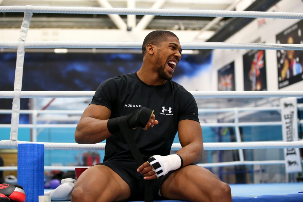 Under Armour y Anthony Joshua extienden contrato a largo plazo