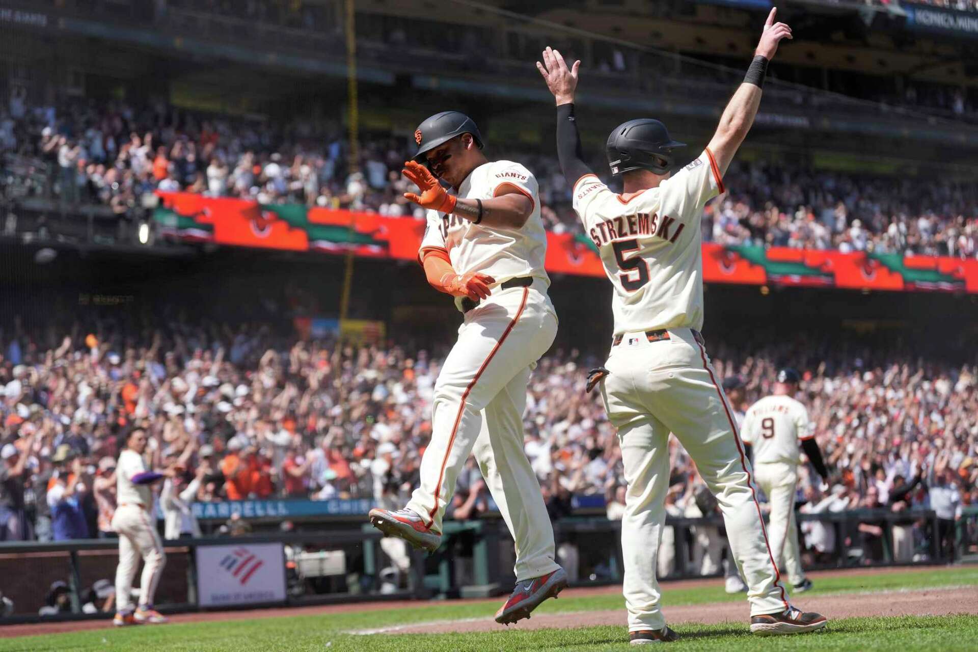 Giants se llevan la serie ante Red Sox tras imponerse 9-5