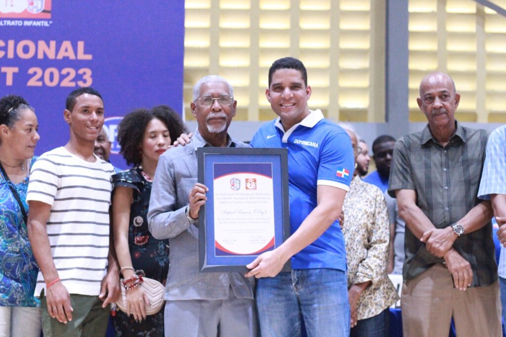 Reconocen a Rafael -Pey- Rincón en la Gran Final del Convivio Nacional de Minibaloncesto