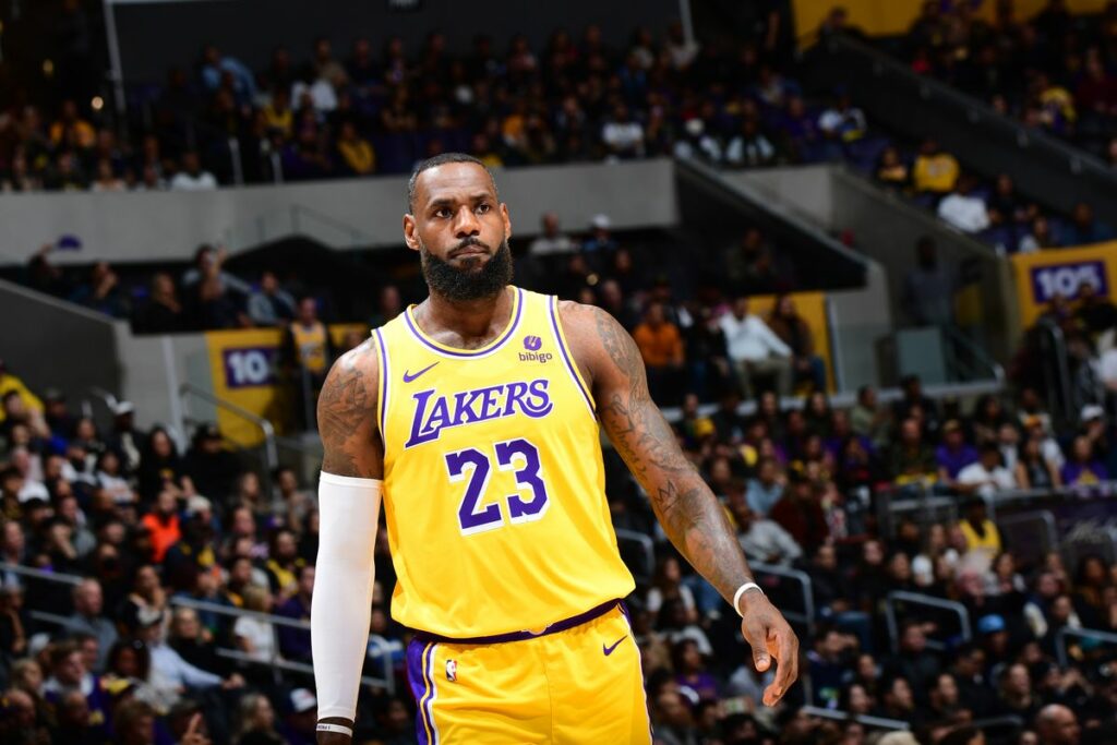 Los Warriors exploraron un cambio por LeBron James en