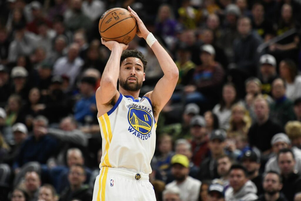 Thompson anota 35 puntos saliendo de la banca por primera vez desde el 2012