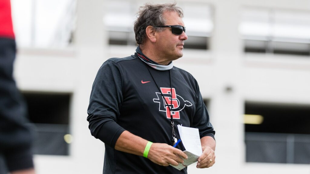 Brady Hoke anuncia que esta será su última temporada en el football colegial