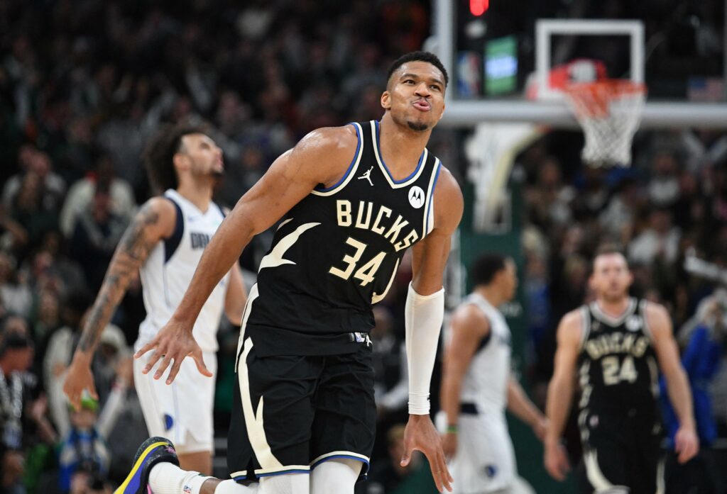 Giannis y Lillard dan triunfo a los Bucks