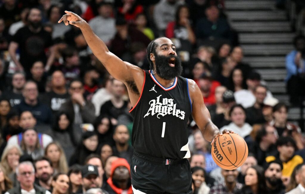 Harden logra su 75to triple doble y lidera a Clippers a su cuarta victoria consecutiva