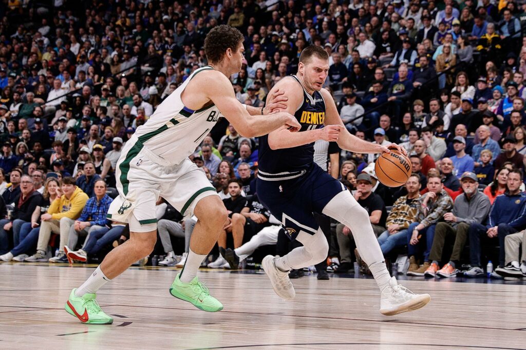 Jokic lidera los Nuggets quienes le propinan primera derrota a Rivers como entrenador de Bucks