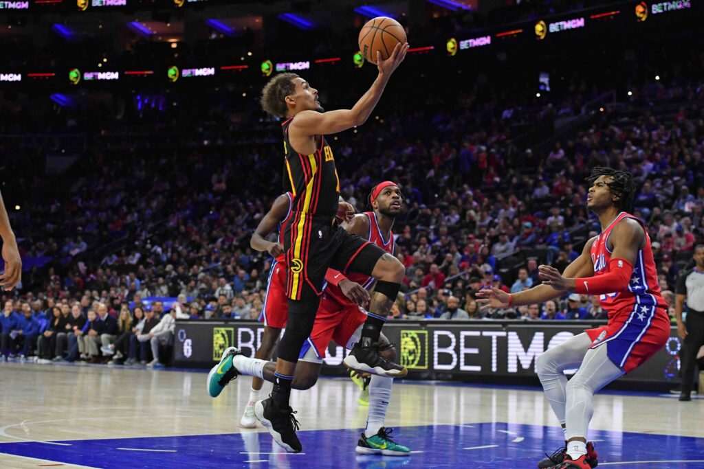 Trae Young encabeza con 37 puntos victoria de los Hawks versus 76ers