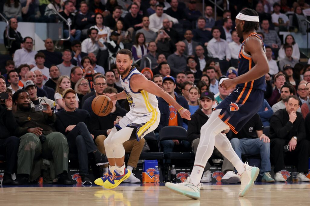 Curry lidera a los Warriors sobre Knicks