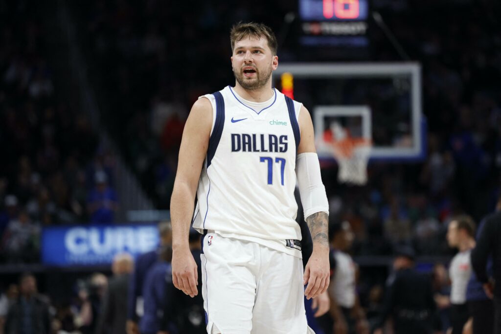 Luka Doncic hace historia con sexto triple doble con 30 puntos