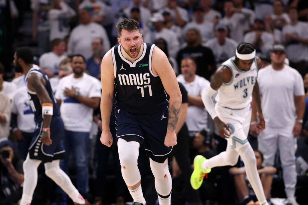 Mavericks vencen a Timberwolves en primer partido de la serie, Doncic lidera la victoria