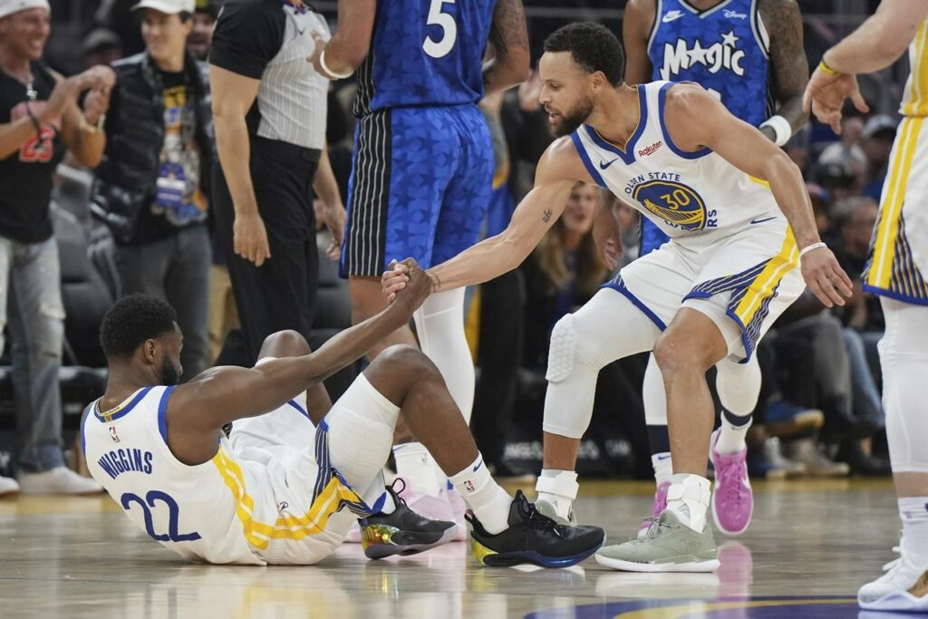 Con un brillante Stephen Curry, Warriors triunfan sobre Magic