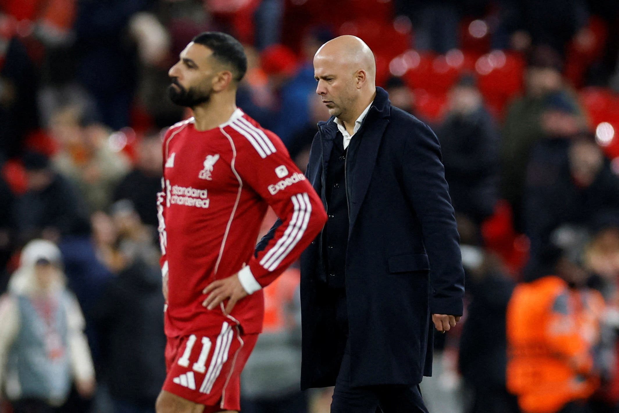 Arne Slot dice que hablará con Salah para zanjar diferencias