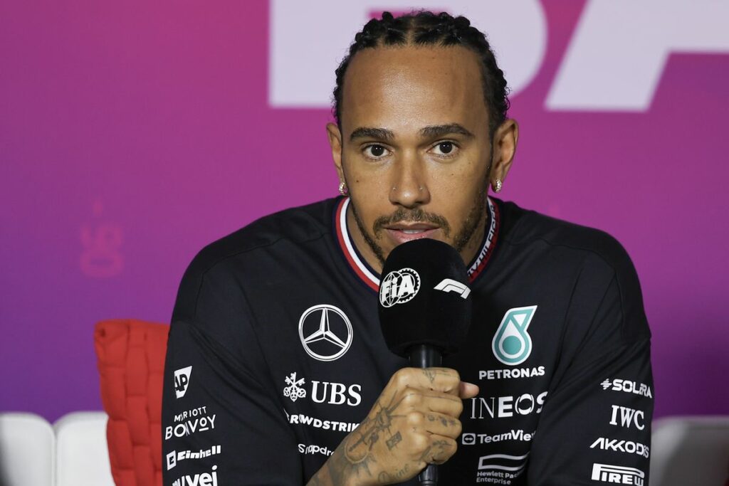 Hamilton mantuvo en secreto su decisión de irse a Ferrari