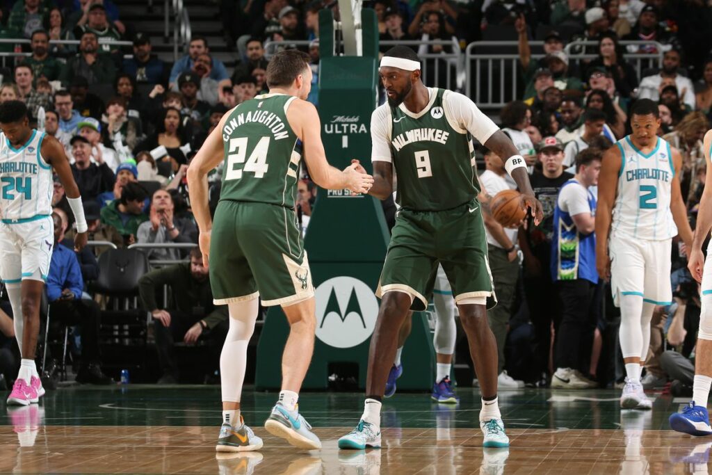 Bucks barren serie particular contra los Hornets