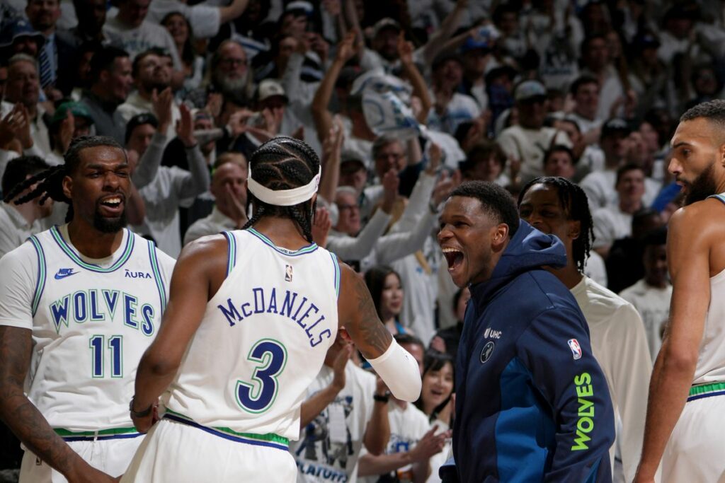 Timberwolves vencen a Suns con una gran actuación de McDaniels, serie pasa 2-0 a su favor