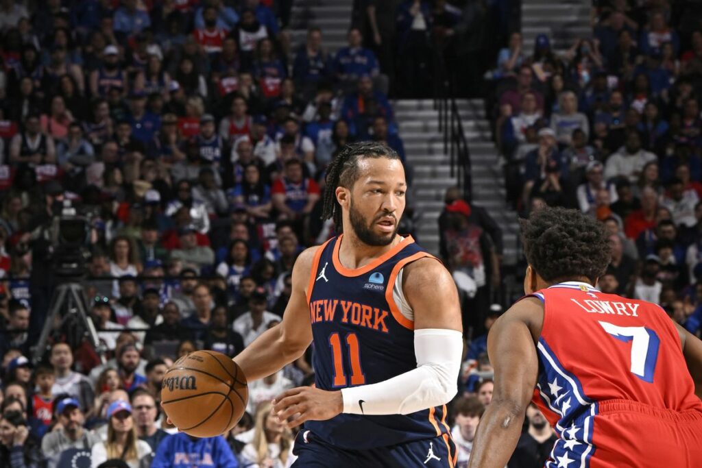 Brunson firma actuación sobresaliente y Knicks se colocan a una victoria de ganar la serie