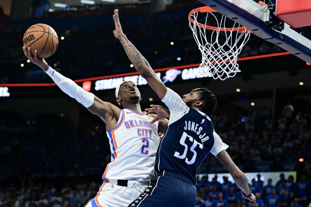 Oklahoma aplasta a Dallas en primer partido de la serie