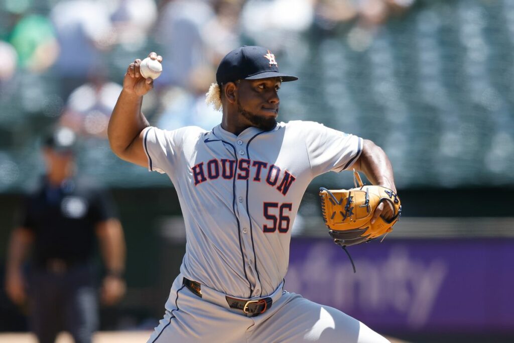 Ronel Blanco volvió de la suspensión y dominó por completo a Oakland