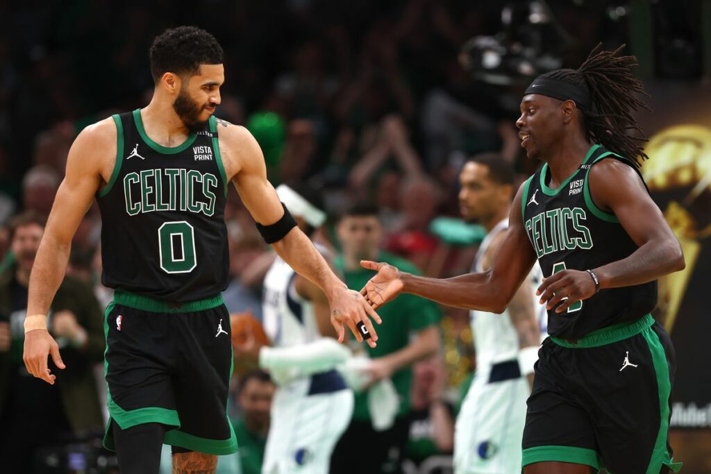 Celtics vencen a Dallas y coloca serie 2-0 a su favor