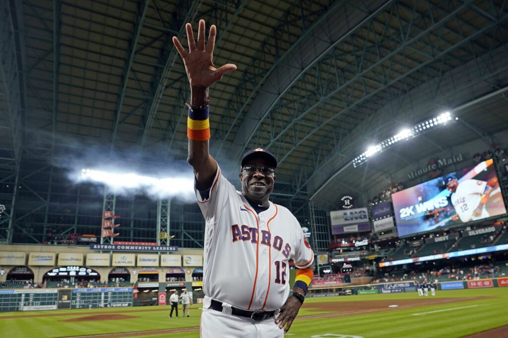 Dusty Baker tendrá puesto en oficina de los Gigantes