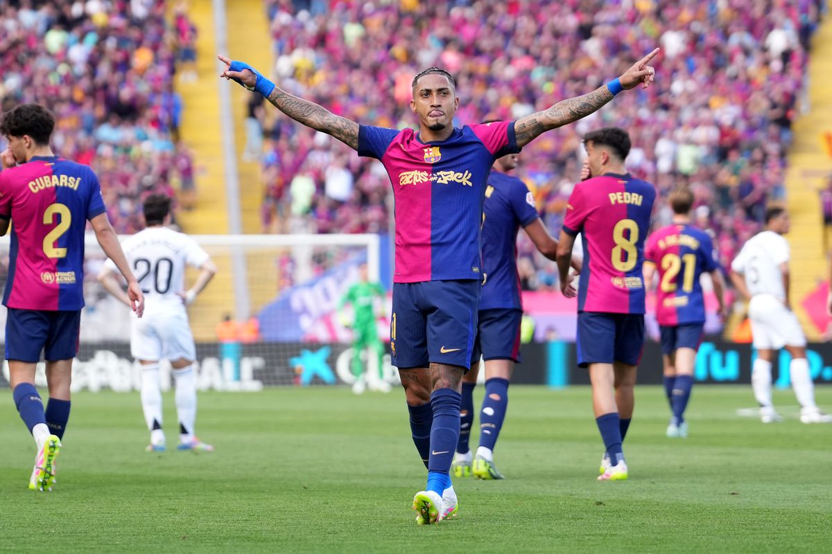 Barcelona vencen al Madrid en su cuarto clásico de temporada y coquetean con el título liguero