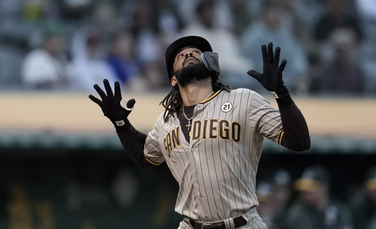 Tatis Jr. jonronea dos veces y Padres siguen invictos en casa