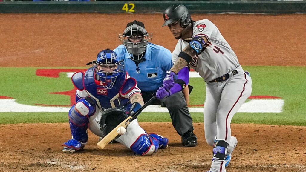Ketel Marte de los D-backs extiende su racha de hits en los playoffs a 18 juegos