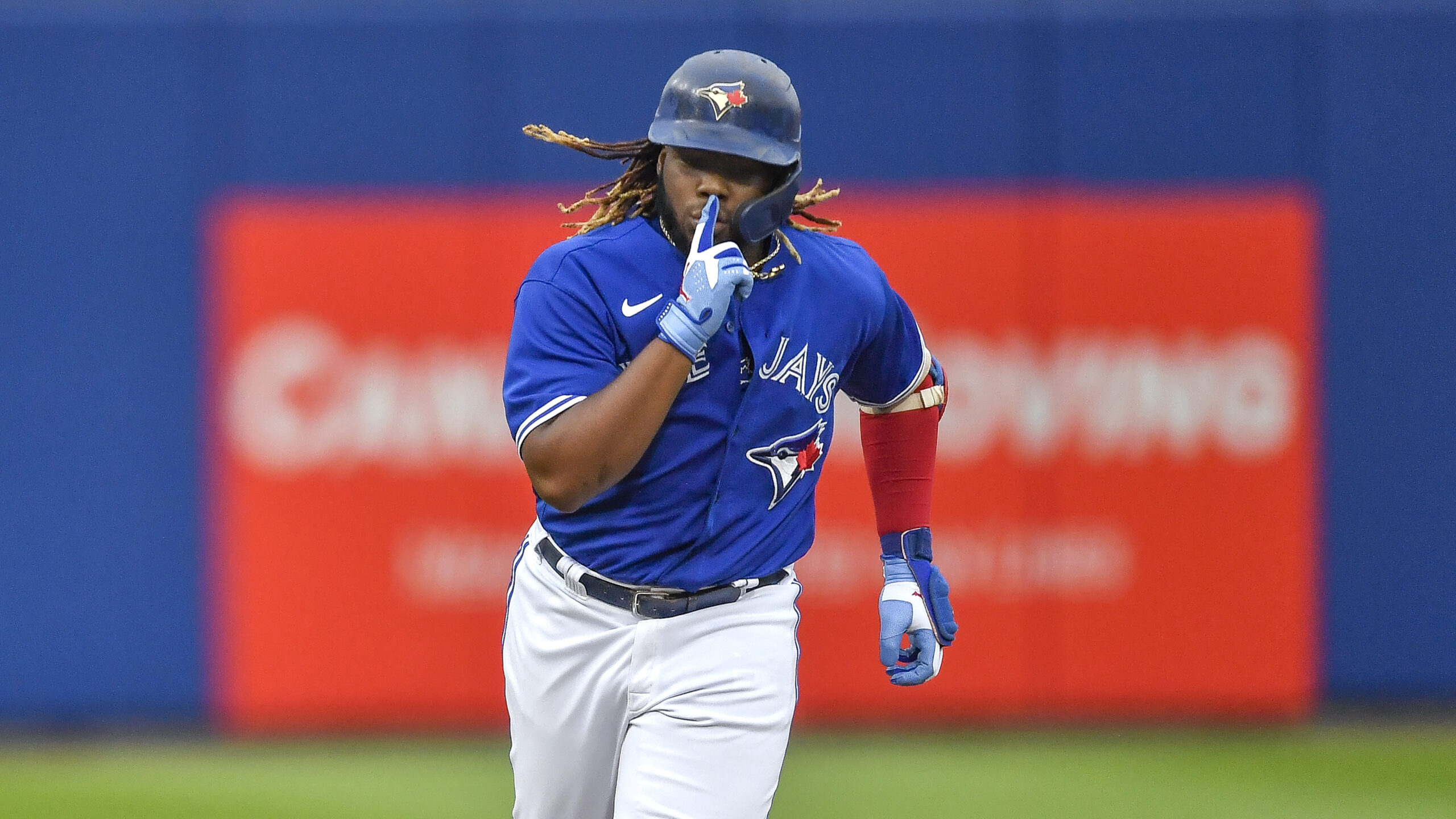 VIDEO: Vladimir Guerrero Jr. alcanza los 1,000 hits mientras Scherzer domina en el triunfo de los Blue Jays