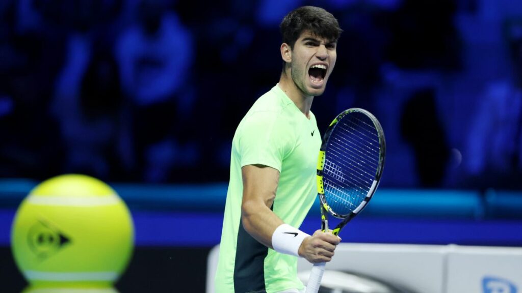 Alcaraz avanza a las semifinales del ATP Finals