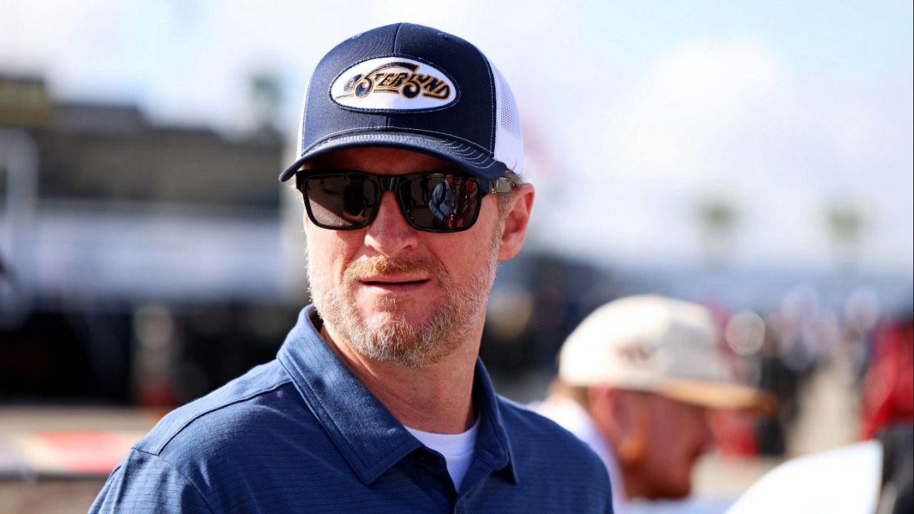 Dale Earnhardt Jr vuelve entre lágrimas a las 500 millas de Daytona