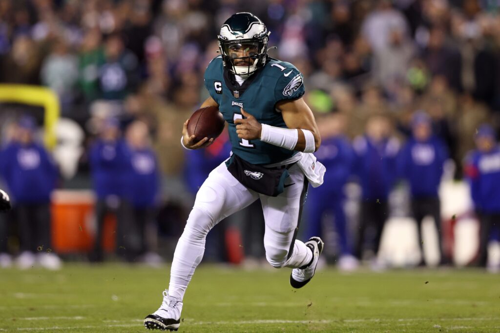 Hurts rompe récord y los Eagles se posicionan como segundos en la NFC