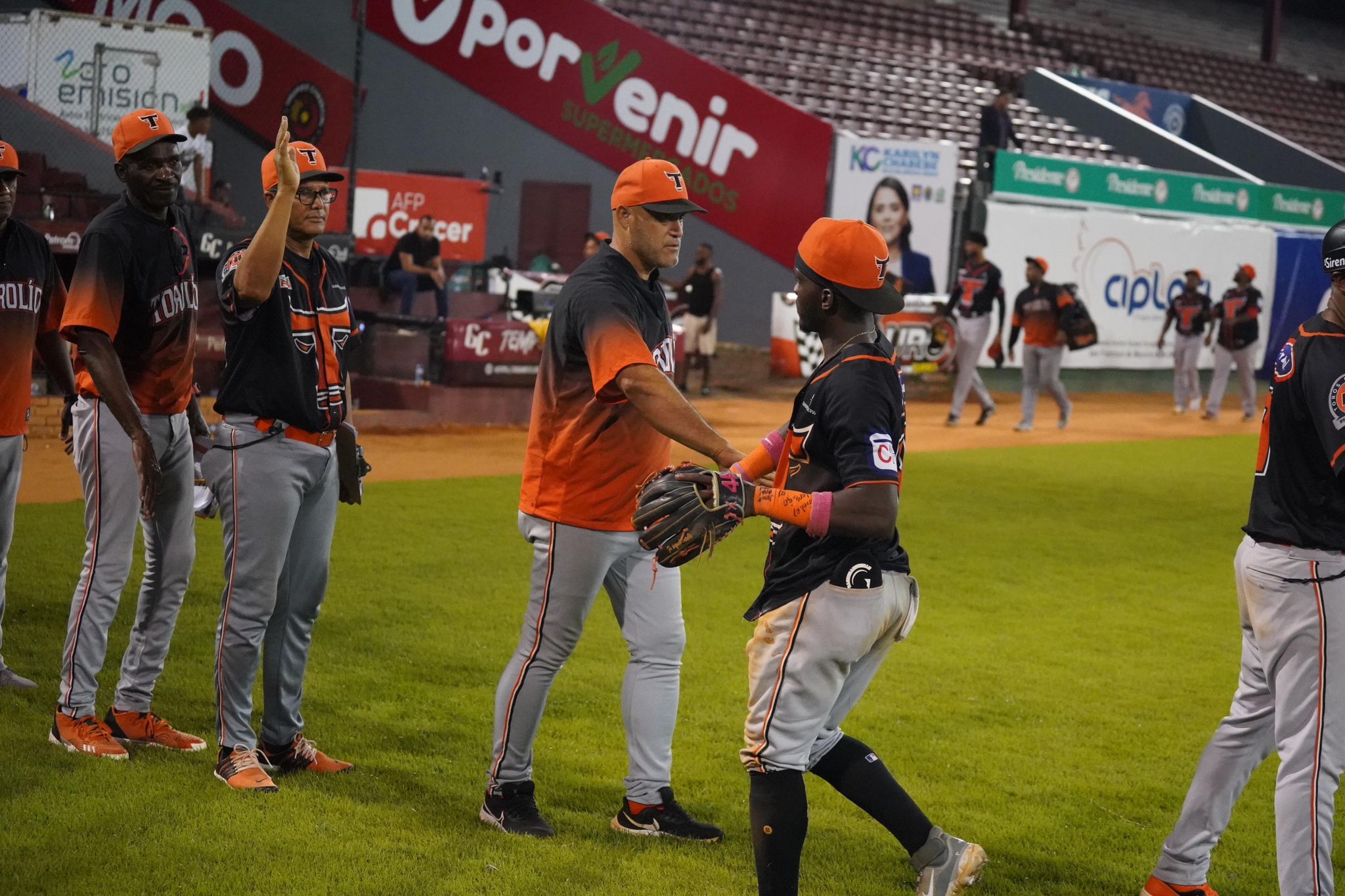 Toros dividen doble cartelera con Gigantes del Cibao