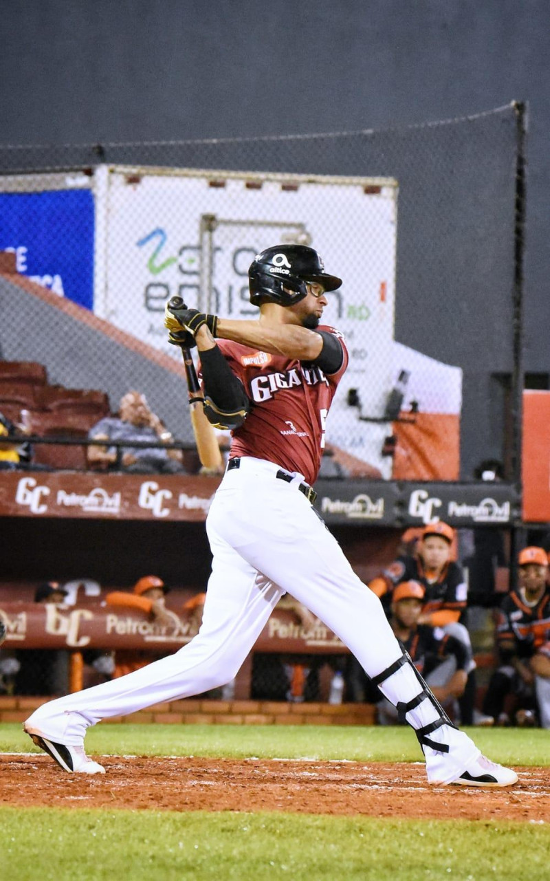 Gigantes del Cibao anuncian a Henry Urrutia como su primer importado
